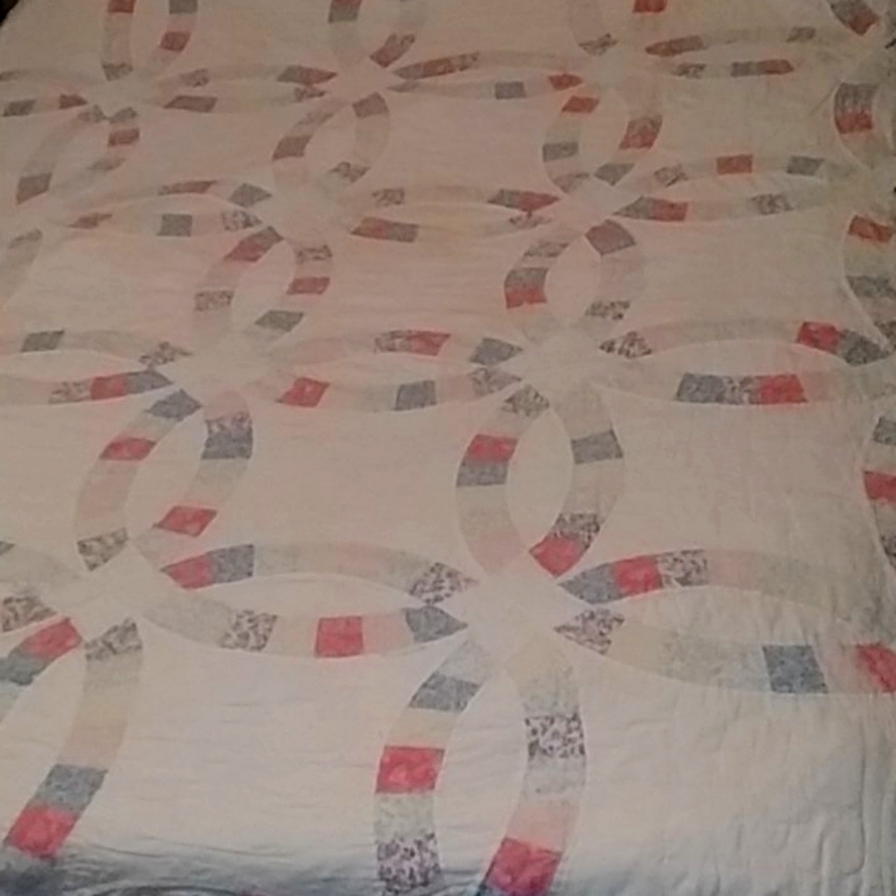 Vintage handmade double wedding ring quilt